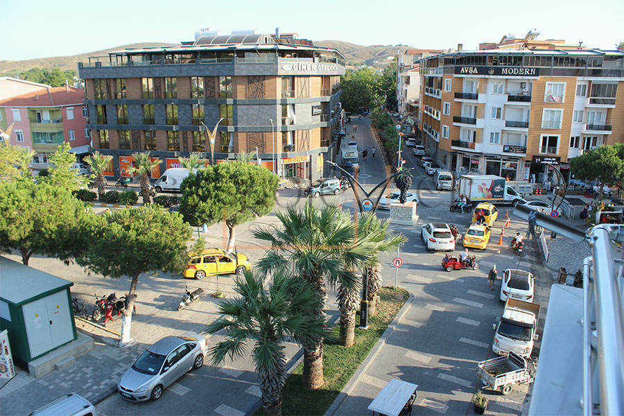 Demet Apart